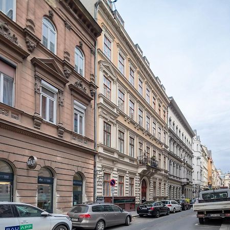 Excellent Location, Cozy Apartment Budapest Luaran gambar