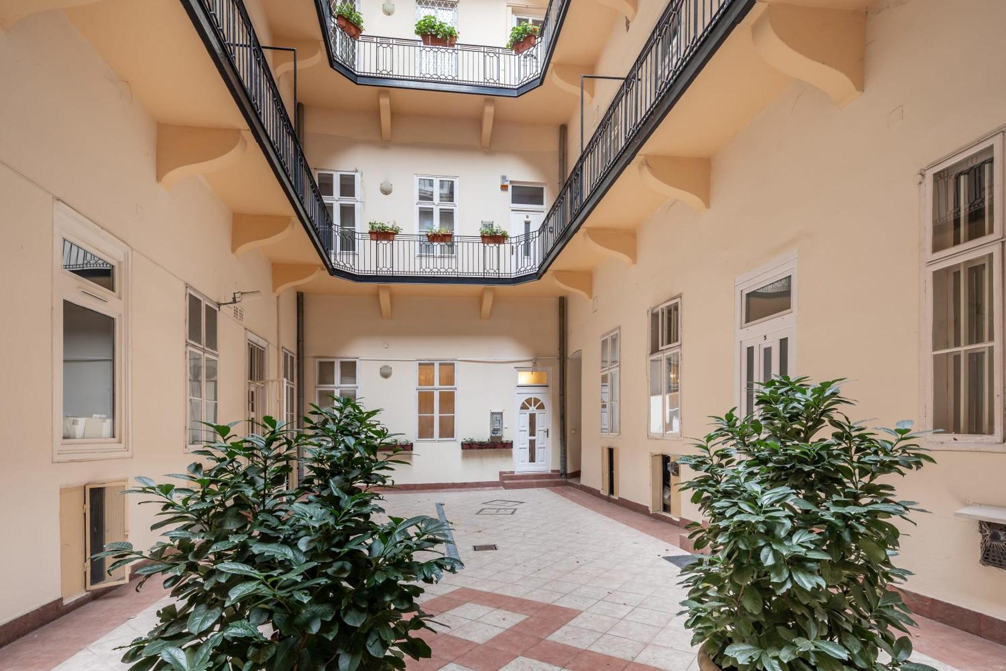 Excellent Location, Cozy Apartment Budapest Luaran gambar
